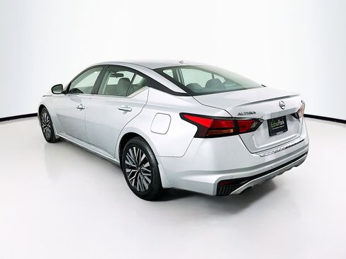 Used 2023 Nissan Altima 2.5 SV w/ SV Premium Package image 5