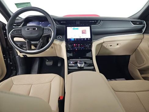 Certified 2024 Jeep Grand Cherokee Limited w/ Luxury Tech Group II image 15