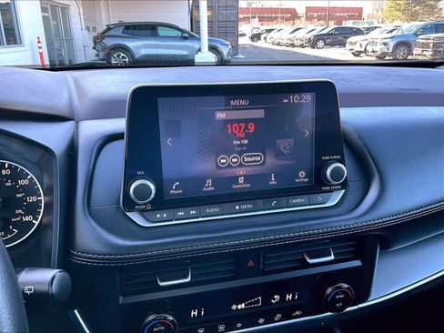 Used 2023 Nissan Rogue SV image 26