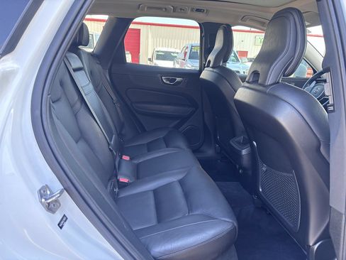 Used 2020 Volvo XC60 T6 Momentum AWD/4WD image 13