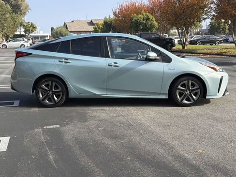 Used 2021 Toyota Prius L Eco image 3