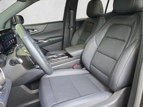 Used 2025 Chevrolet Equinox LT w/ Convenience Package II FWD image 11