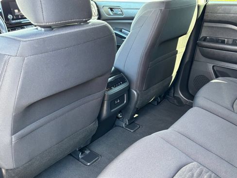 Used 2025 Nissan Pathfinder SV FWD image 20