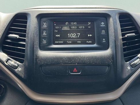 Used 2018 Jeep Cherokee Latitude w/ Altitude Package AWD/4WD image 24