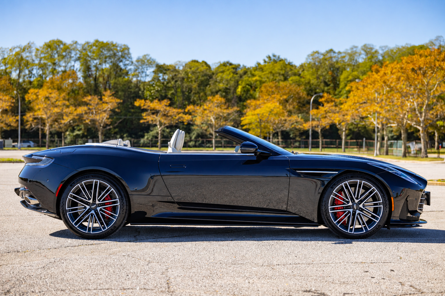 Used 2024 Aston Martin DB12 Convertible RWD image 7