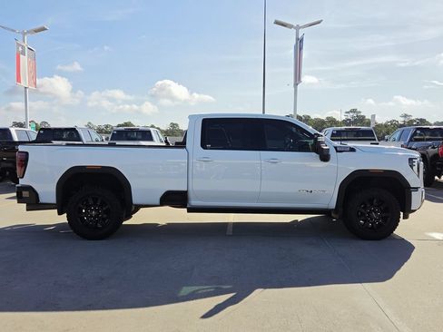 Used 2024 GMC Sierra 2500 AT4 w/ AT4 Premium Plus Package AWD/4WD image 4