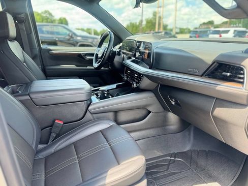 Used 2026 Chevrolet Tahoe High Country w/ Sun And Tow Package AWD/4WD image 11