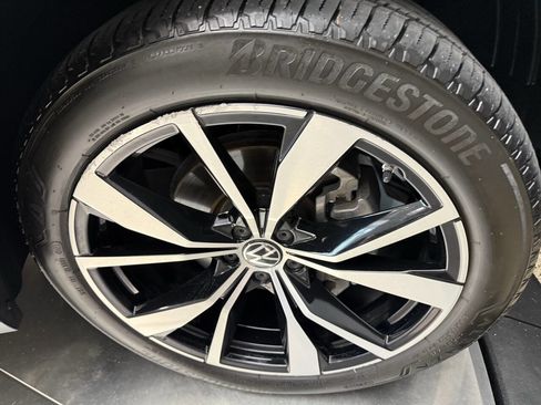 Used 2024 Volkswagen Atlas SEL Premium R-Line image 37