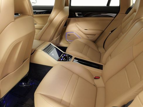 Used 2021 Porsche Panamera 4 image 36