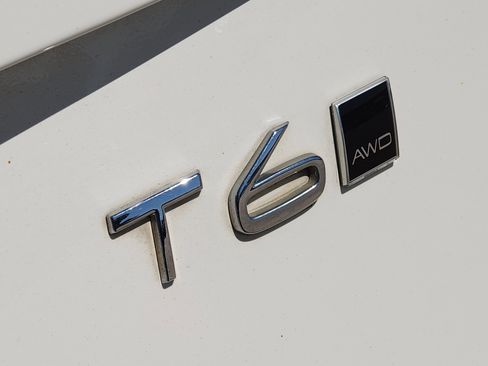 Used 2016 Volvo XC90 T6 Momentum w/ Momentum Plus Package image 12