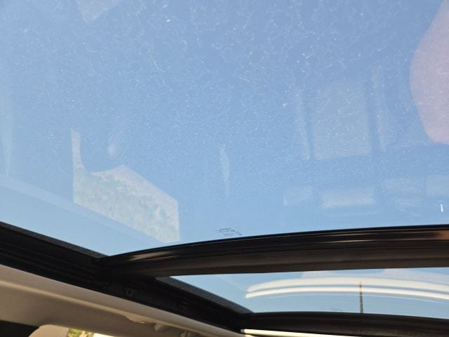 Used 2022 Jeep Cherokee Limited AWD/4WD image 16