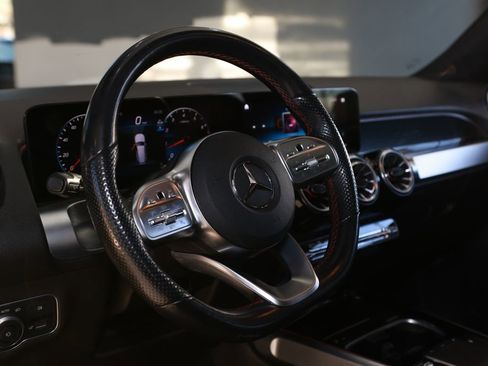 Used 2023 Mercedes-Benz GLB 250 4MATIC image 21