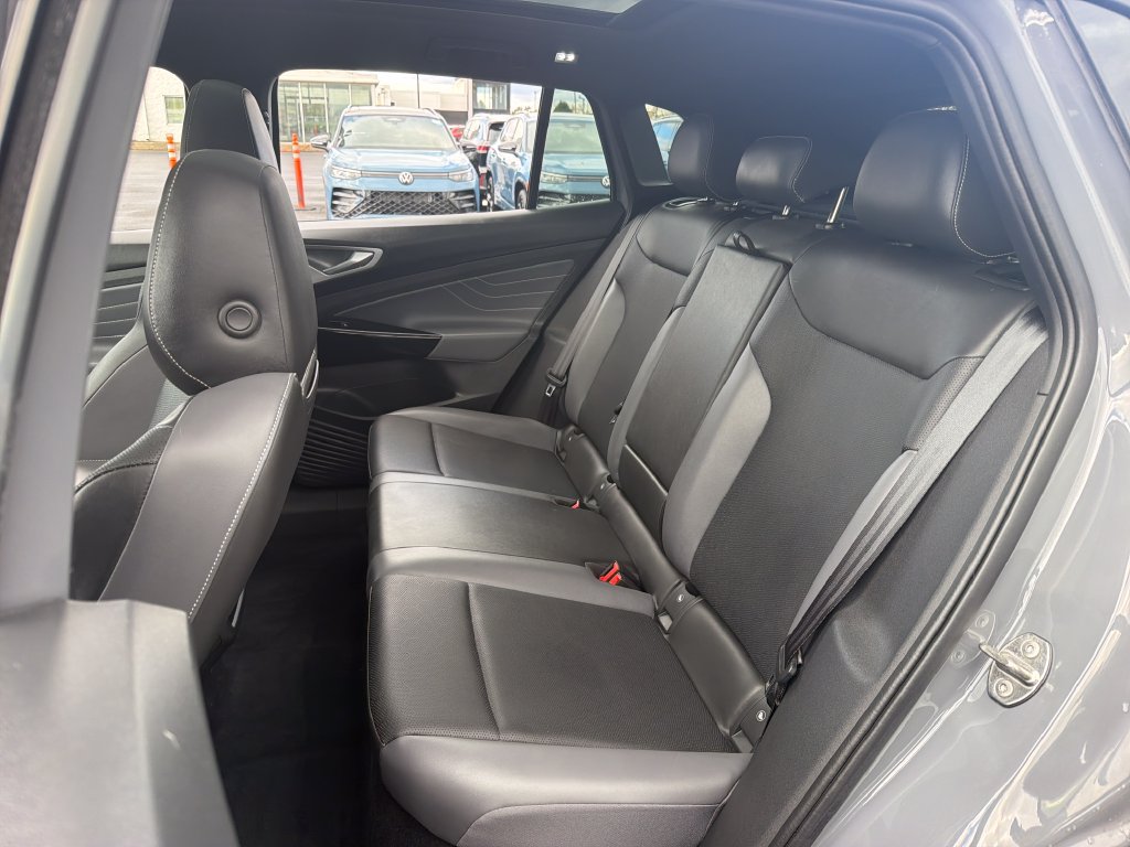 Certified 2023 Volkswagen ID.4 Pro S AWD/4WD image 23