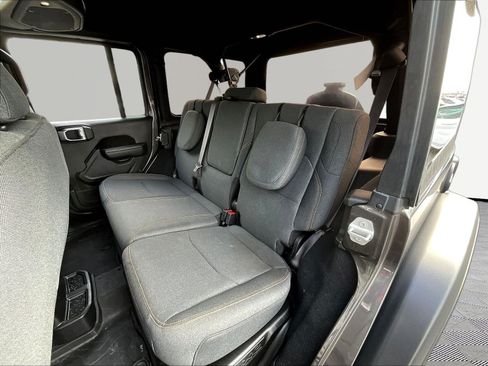 Used 2024 Jeep Wrangler Unlimited AWD/4WD image 21