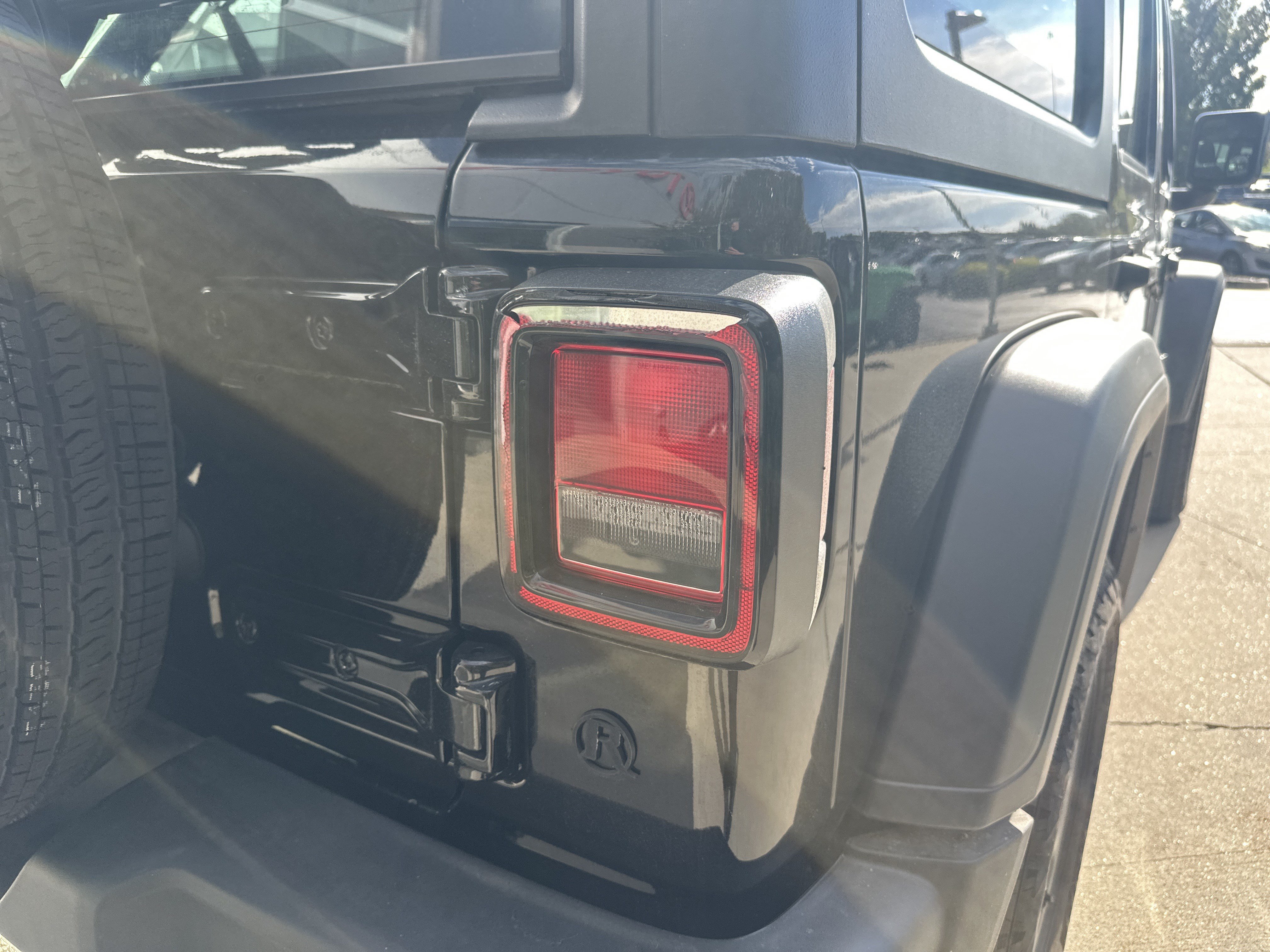 Used 2024 Jeep Wrangler Unlimited Sport AWD/4WD image 12