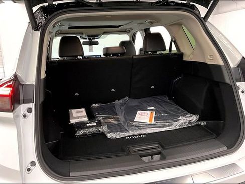 New 2025 Nissan Rogue SL w/ Tech Package AWD/4WD image 39