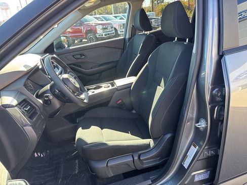 Used 2023 Nissan Rogue S image 9