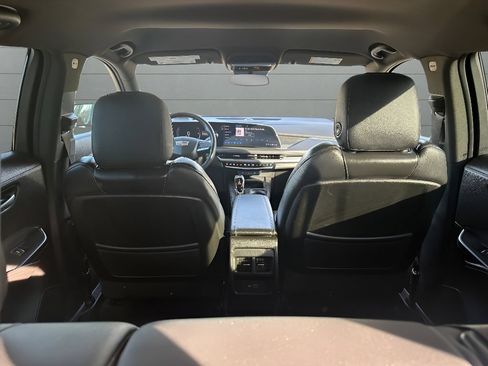Used 2024 Cadillac XT4 Premium Luxury FWD image 12