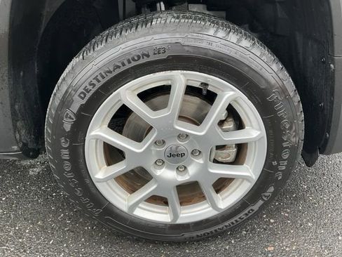Used 2022 Jeep Renegade Latitude AWD/4WD image 17