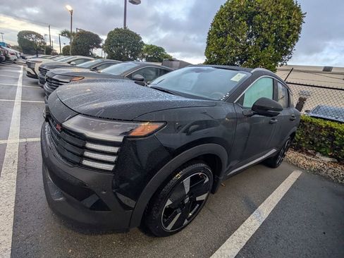 New 2025 Nissan Kicks SR FWD image 4