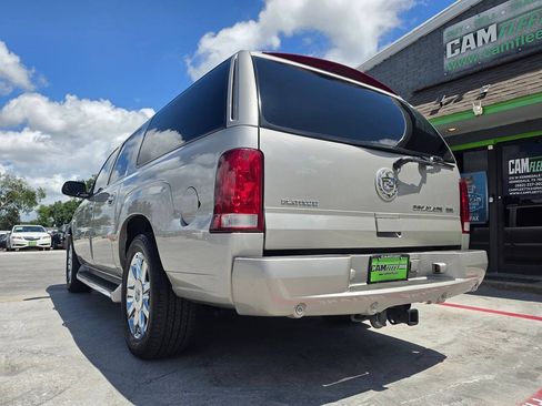 Used 2004 Cadillac Escalade ESV Platinum AWD/4WD image 9