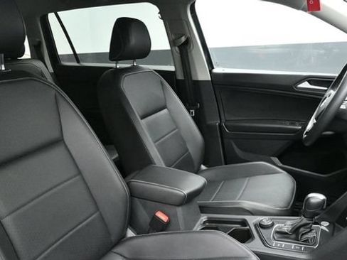 Used 2021 Volkswagen Tiguan SE AWD/4WD image 9