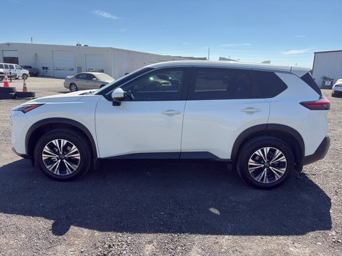 Used 2023 Nissan Rogue SV AWD/4WD image 2