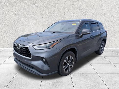 Used 2021 Toyota Highlander XLE FWD image 7