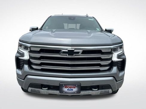 Used 2024 Chevrolet Silverado 1500 High Country w/ Technology Package AWD/4WD image 8
