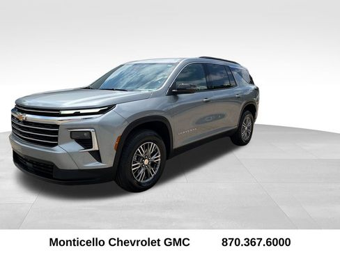 Used 2025 Chevrolet Traverse LT FWD image 7