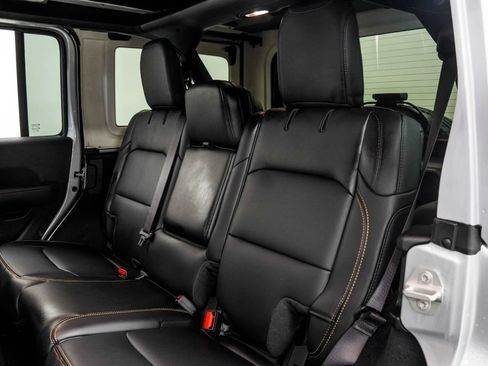 Used 2024 Jeep Wrangler Unlimited Sahara w/ Technology Group AWD/4WD image 17