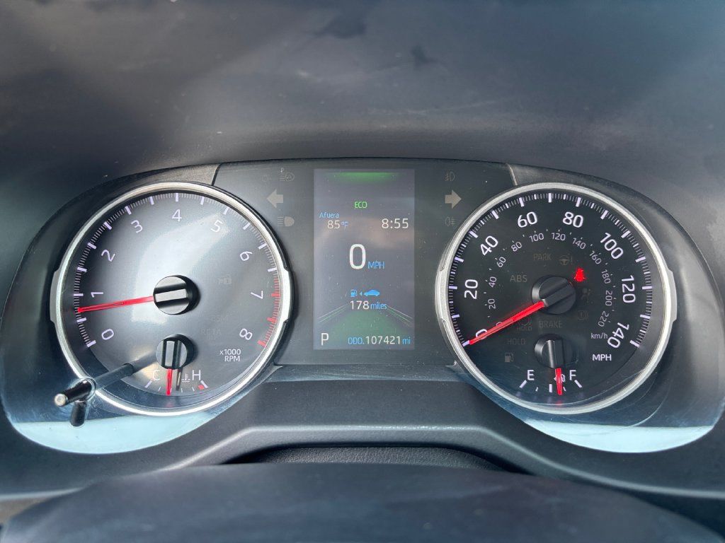 Used 2021 Toyota RAV4 LE FWD image 29