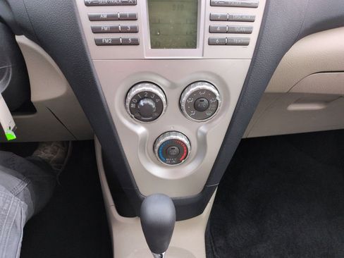 Used 2008 Toyota Yaris Base image 19