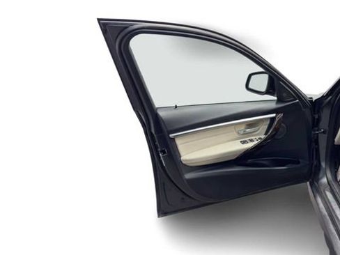 Used 2016 BMW 340i xDrive Sedan AWD/4WD image 10