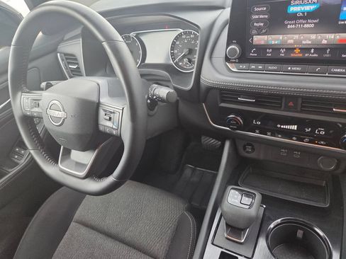 Used 2026 Nissan Rogue SV FWD image 31