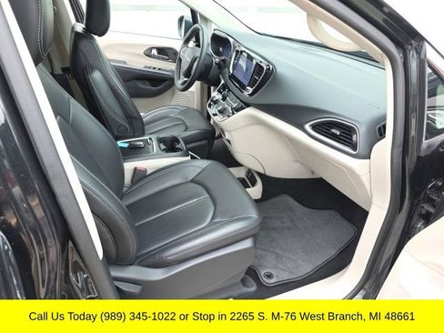 Used 2023 Chrysler Pacifica Touring-L FWD image 46