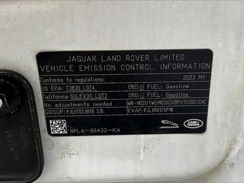 Certified 2023 Land Rover Defender 130 SE image 32