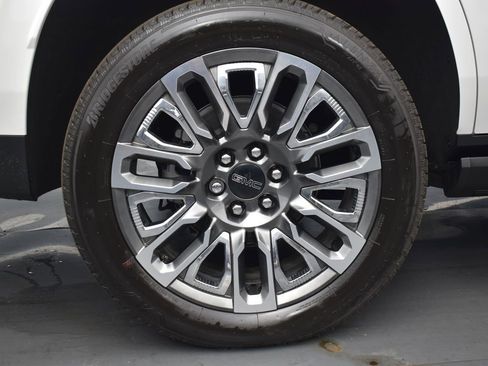 Used 2023 GMC Yukon Denali Ultimate AWD/4WD image 8