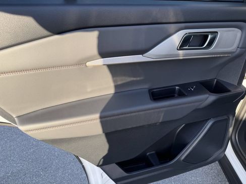 New 2026 Ford Explorer Active w/ Active Comfort Package RWD image 22
