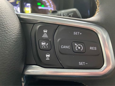 Used 2024 Jeep Wrangler Sahara w/ Technology Group image 21