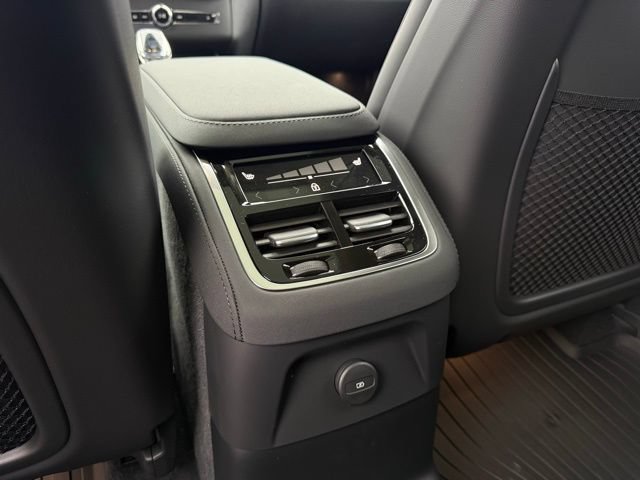 New 2026 Volvo XC90 T8 Plus w/ Protection Package Premier AWD/4WD image 29