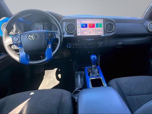 Used 2017 Toyota Tacoma TRD Sport w/ Premium & Technology Package AWD/4WD image 15