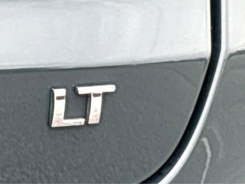 Used 2025 Chevrolet Trax LT FWD image 19