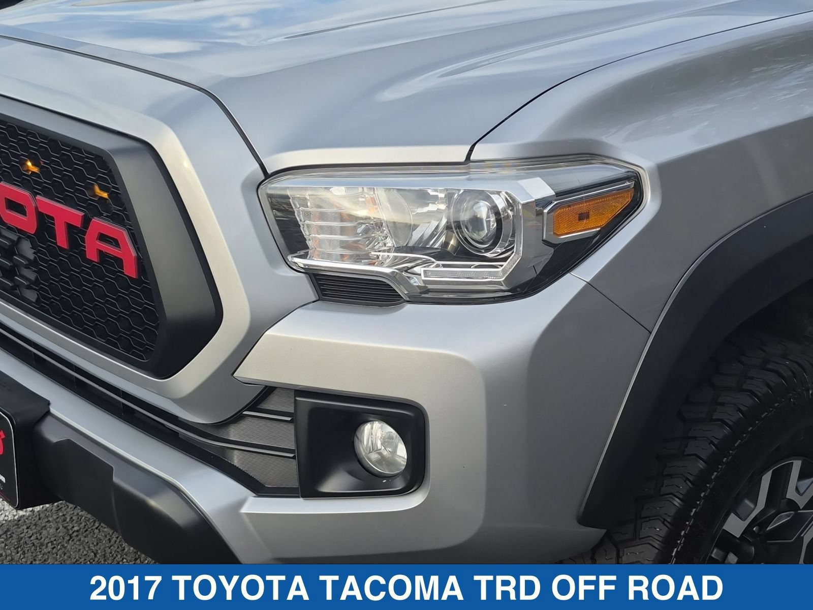 Used 2017 Toyota Tacoma TRD Off-Road AWD/4WD image 10