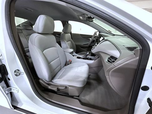Used 2025 Chevrolet Malibu LT FWD image 16