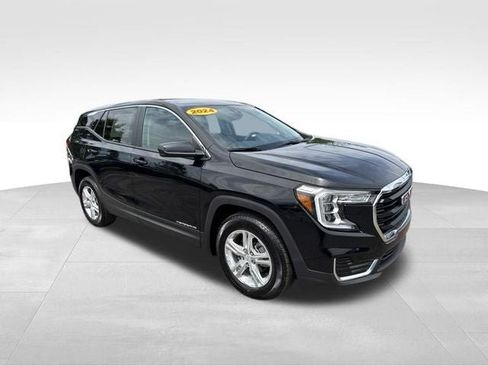 Used 2024 GMC Terrain SLE FWD image 3