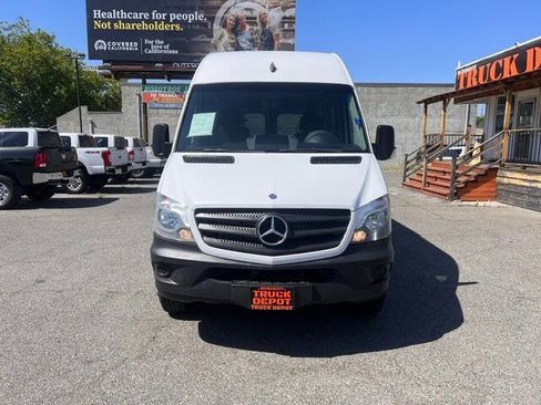Used 2015 Mercedes-Benz Sprinter 2500 image 3