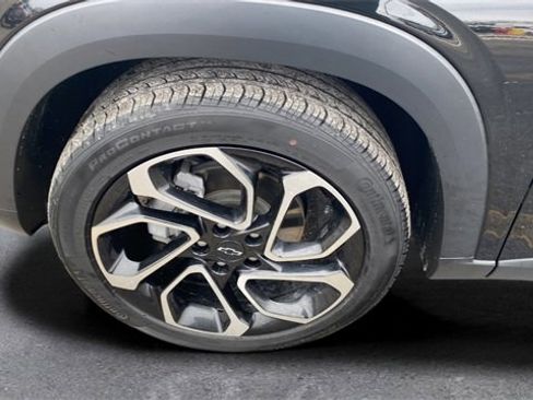 Used 2024 Chevrolet Trax RS w/ Sunroof Package image 19