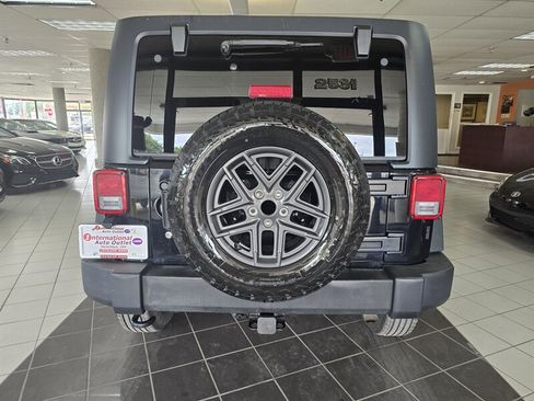 Used 2015 Jeep Wrangler Unlimited Sport w/ Power Convenience Group AWD/4WD image 5