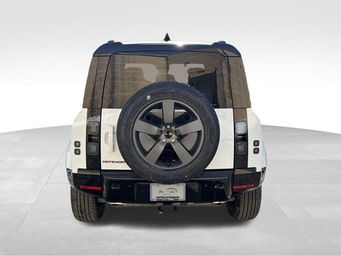 New 2026 Land Rover Defender 110 X-Dynamic SE image 7